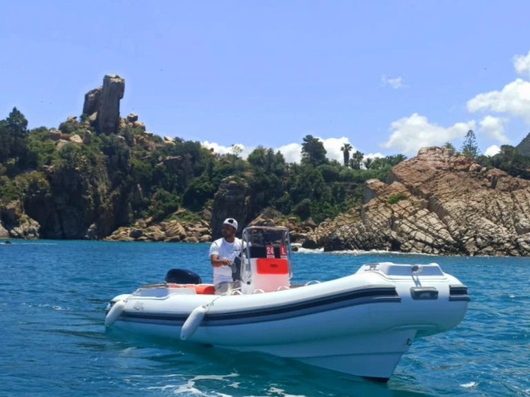 Pronajmout si Noah NOAH v Cefalù