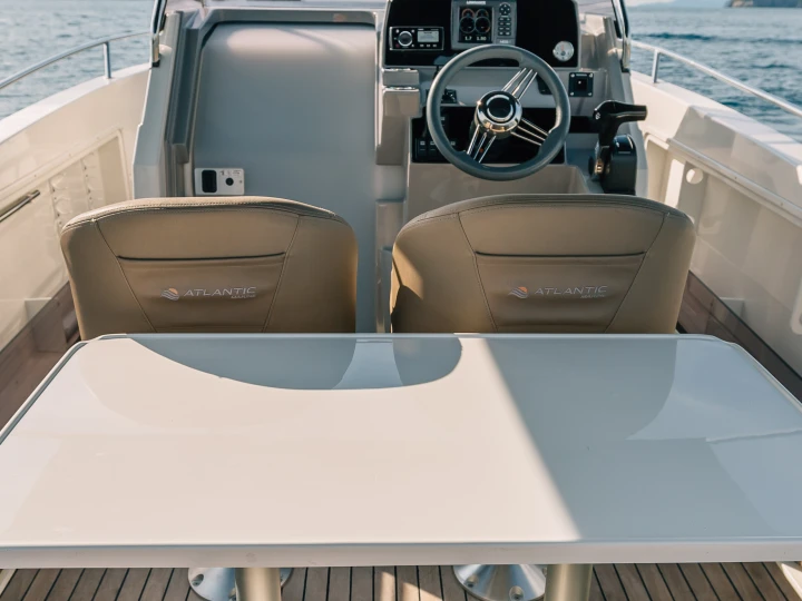 Motorová loď k pronájmu v Split Port za nejlepší cenu