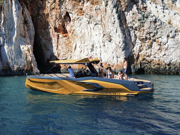 Pronajmout Motorová loď se skipperem či ne Alesta Marine v Split
