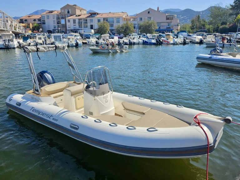 Pronájem lodi Selva Selva D600 S Line v Les Issambres na Samboatu