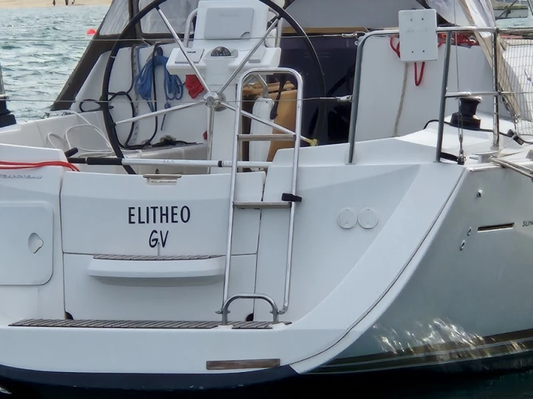 Pronajmout Plachetnice se skipperem či ne Jeanneau v Saint-Quay-Portrieux