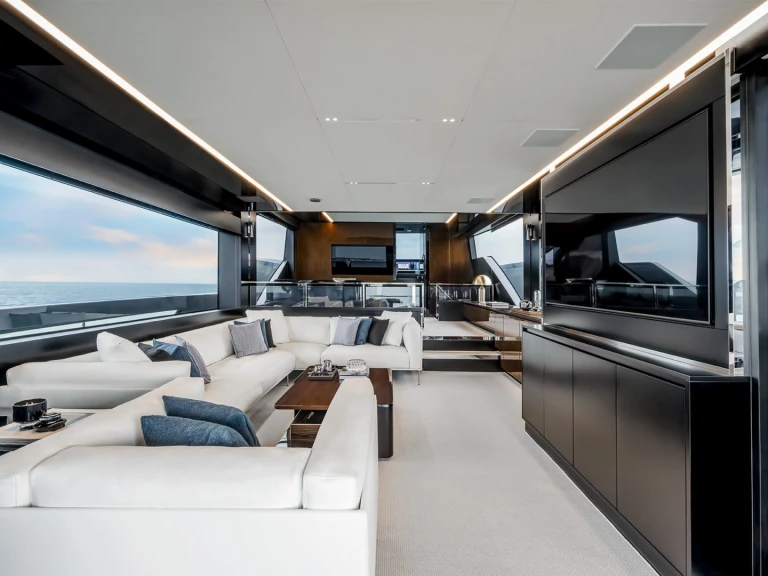 Pronájem Jachta v Dubai Marina -Riva Riva 82 Diva