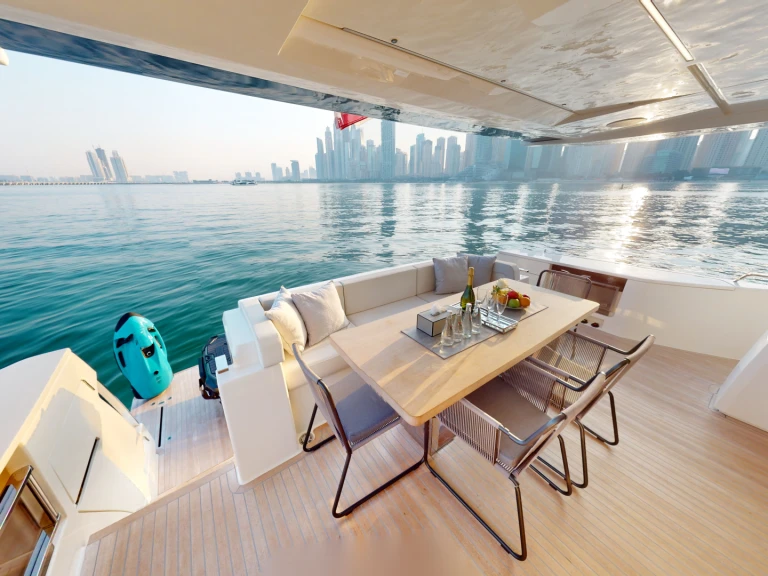 Pronájem jachty v Dubai Marina -Ferretti Ferretti 780 na Samboatu