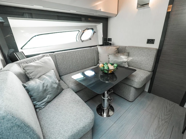 Pronájem lodi Pershing Pershing 5x v Dubai Marina na Samboatu