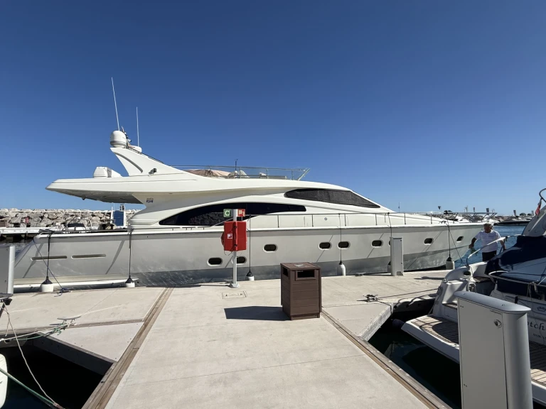 Pronájem lodi Palma de Mallorca lákavé ceny Ferretti 68 Anniversary