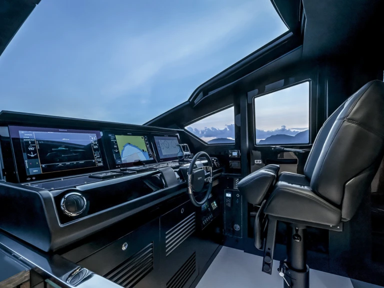 Pronájem jachty v Dubai Marina -Riva Riva 82 Diva na Samboatu