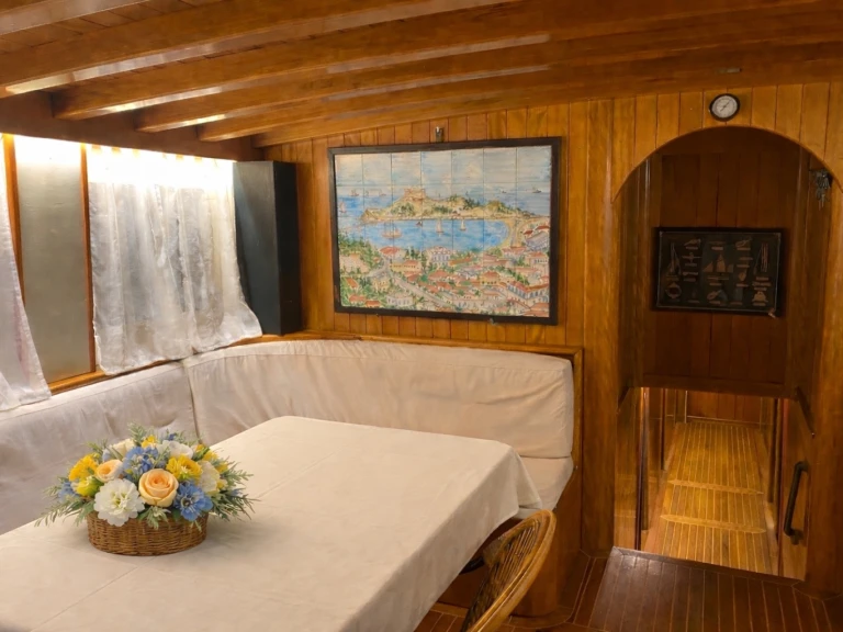  Gulet jednotlivci a charterové společnosti v Carloforte