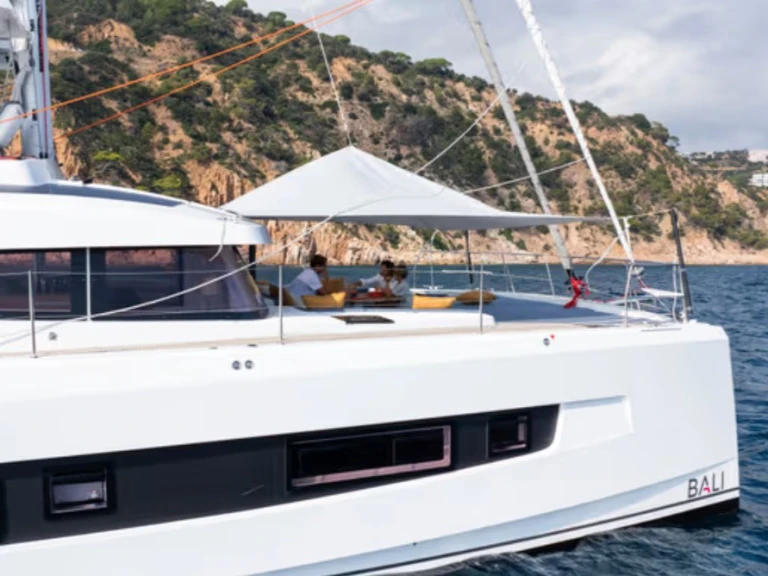 Pronájem Katamarán Bali s licencí