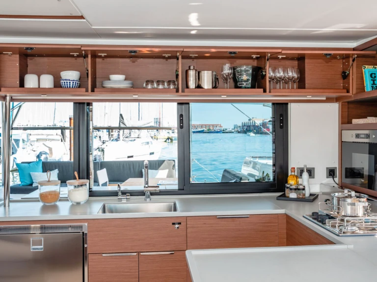 Pronajmout Katamarán se skipperem či ne Lagoon v Nea Peramos