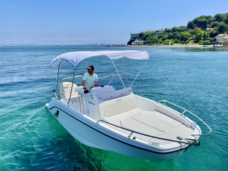 Bénéteau Flyer 6 jednotlivci a charterové společnosti v Cambrils