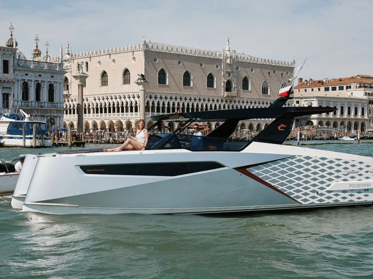 Pronájem lodi Dracan Marine Dracan 42 v Casale sul Sile na Samboatu