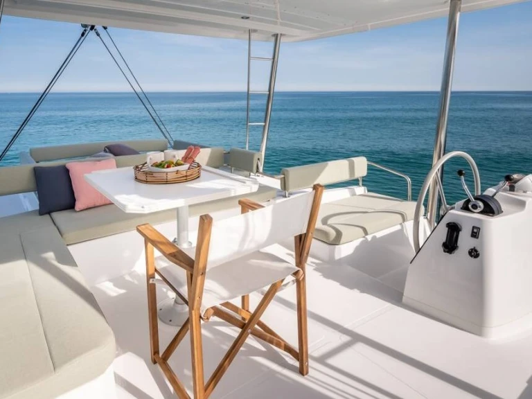 Pronájem Katamarán Bali s licencí