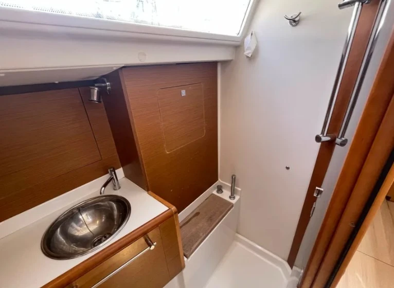 Pronajmout Plachetnice se skipperem či ne Jeanneau v Paros (ostrov)