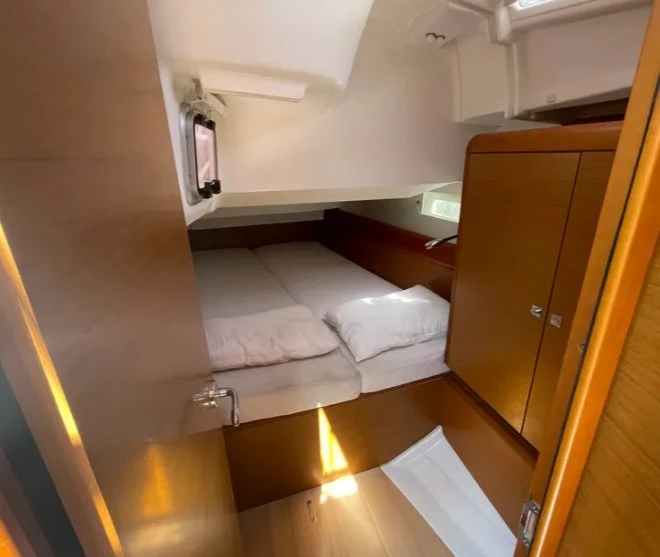 Jeanneau Sun Odyssey 419 jednotlivci a charterové společnosti v Paros (ostrov)