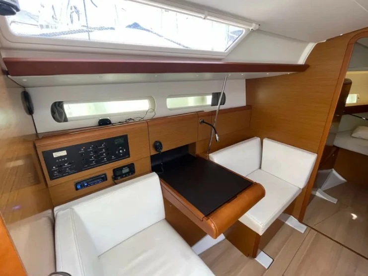 Pronájem lodi Paros (ostrov) lákavé ceny Sun Odyssey 419