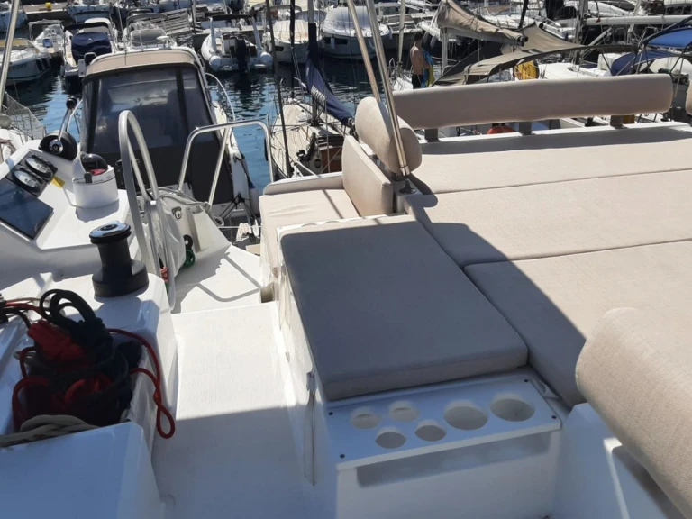 Pronájem Katamarán Bali s licencí