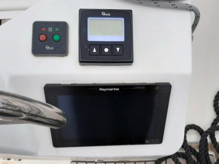 Pronájem Plachetnice Jeanneau s licencí