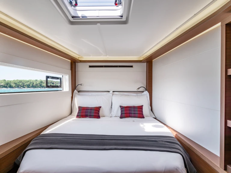 Pronájem lodi Nea Peramos lákavé ceny Lagoon 46