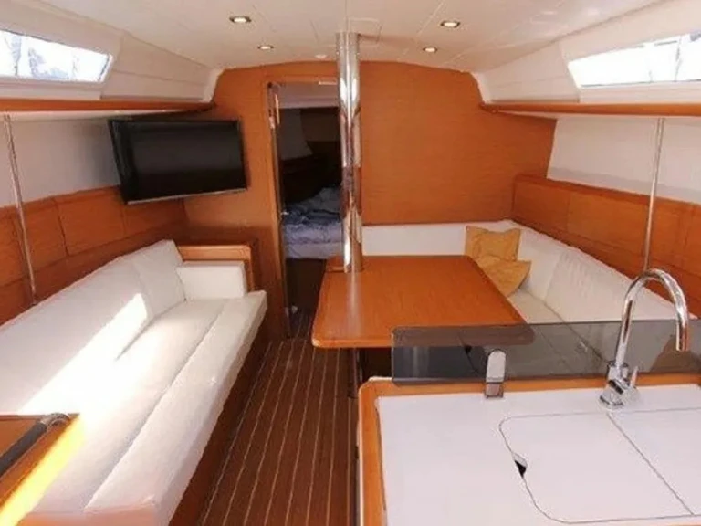 Jeanneau Sun Odyssey 379 (3 cab.) jednotlivci a charterové společnosti v Alimos