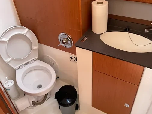 Pronájem lodi Kos lákavé ceny Bavaria Cruiser 51 (5 cab.)