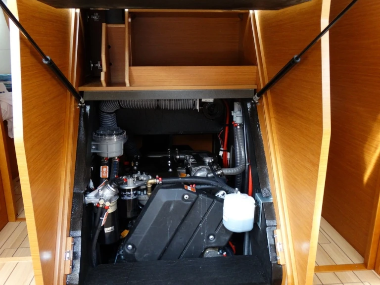 Pronájem Plachetnice Jeanneau s licencí