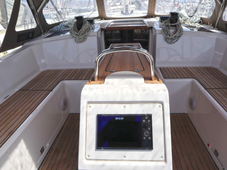 Pronájem lodi Bavaria Bavaria C42 (3 cab.) v Paros (ostrov) na Samboatu