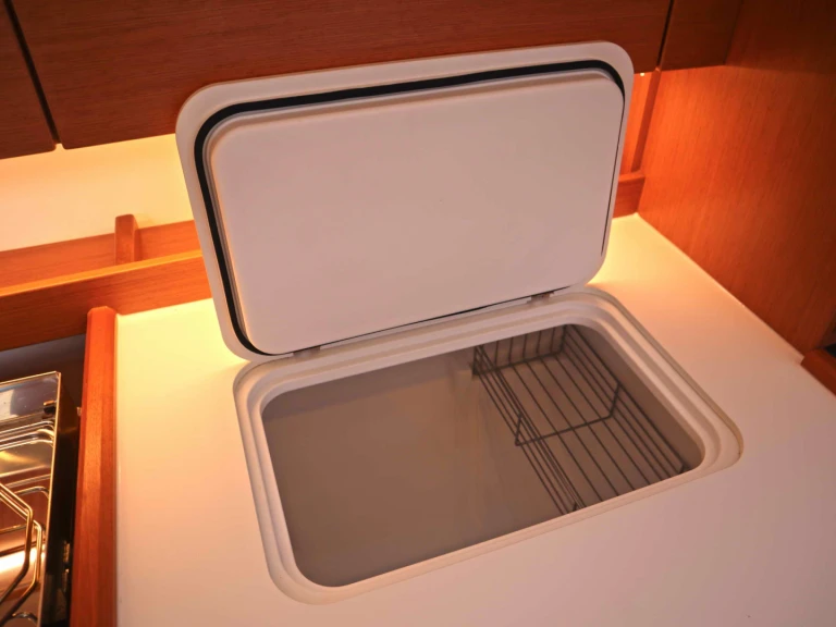 Pronajmout Plachetnice se skipperem či ne Bavaria v Paros (ostrov)