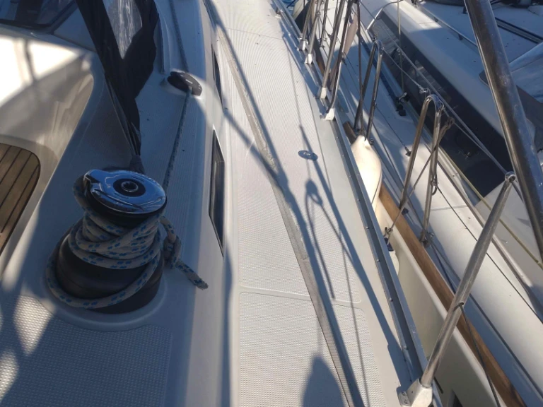 Pronajmout si Bavaria Bavaria Cruiser 56 (6 cab.) v Alimos