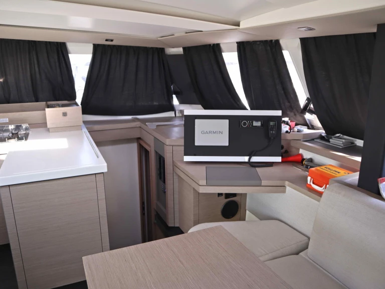 Pronájem jachty v Nea Peramos -Fountaine Pajot Astréa 42 Maestro (5 cab.) na Samboatu