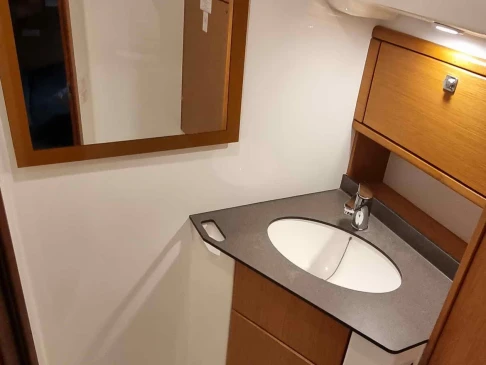 Bavaria Bavaria Cruiser 51 (5 cab.) jednotlivci a charterové společnosti v Skiathos