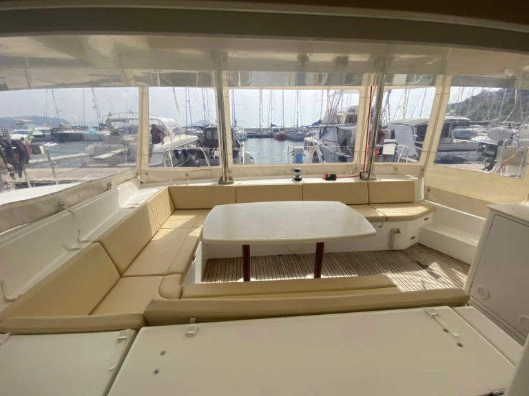 Lagoon Lagoon 44 jednotlivci a charterové společnosti v Nettuno