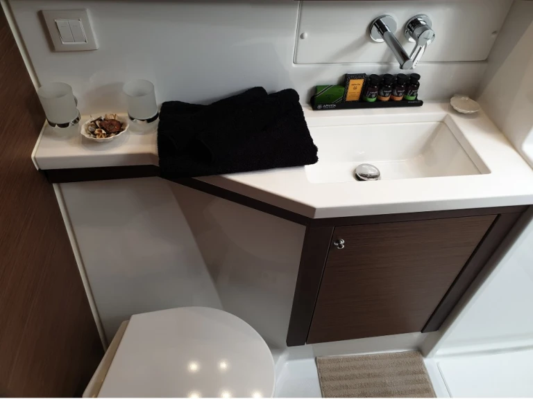 Pronájem Katamarán Lagoon s licencí