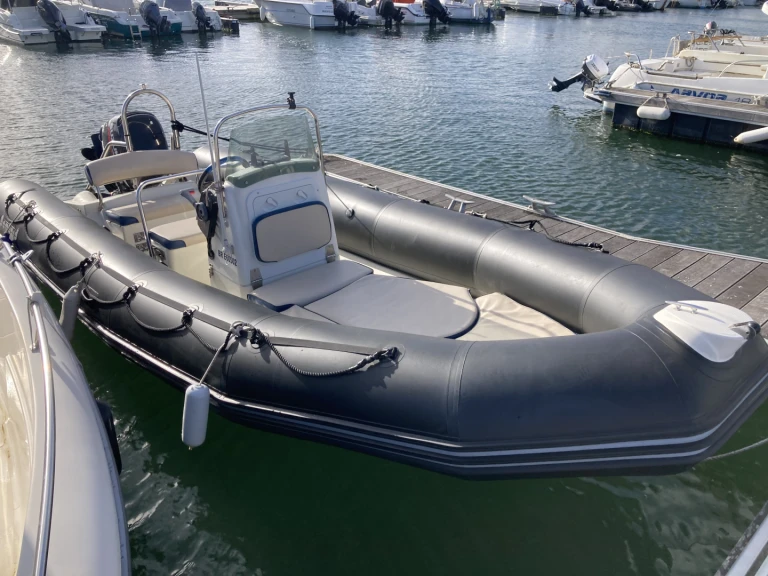 Pronájem lodi Bombard Explorer 640 SB v Larmor-Plage na Samboatu
