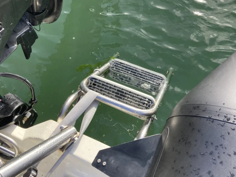 Polotuhá loď k pronájmu v Larmor-Plage za nejlepší cenu