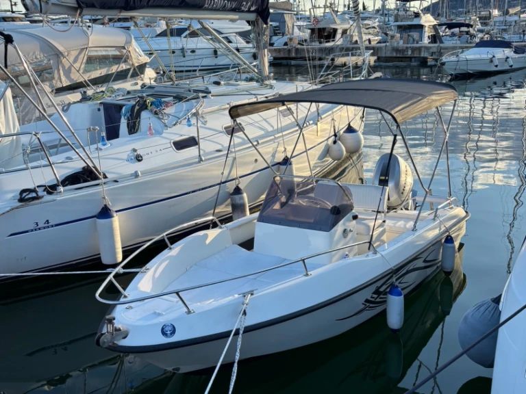 Pronájem lodi Molinari Molinari ontario v Sanremo na Samboatu