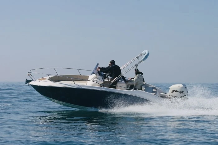 Pronájem lodi Porto di Salerno lákavé ceny Bermuda 690