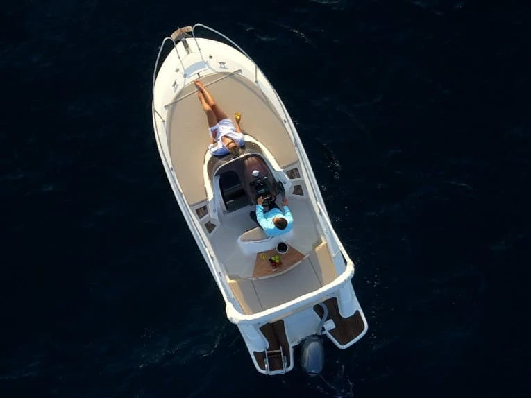 Pronájem Motorová loď v Porto di Salerno -Romar Bermuda 690