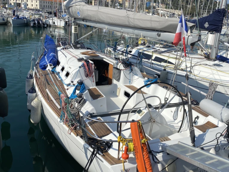 Pronajmout Plachetnice se skipperem či ne Bénéteau v Six-Fours-les-Plages