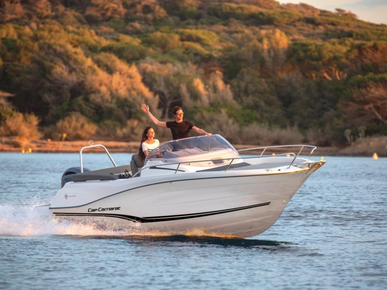 Jeanneau Cap Camarat 6.5 WA Serie 3 jednotlivci a charterové společnosti v Porto di Amalfi Marina Coppola