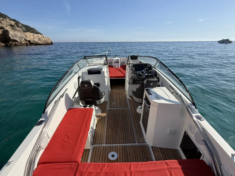 Pronajmout si Jeanneau Cap Camarat 7.5 BR v Saint-Cyr-sur-Mer