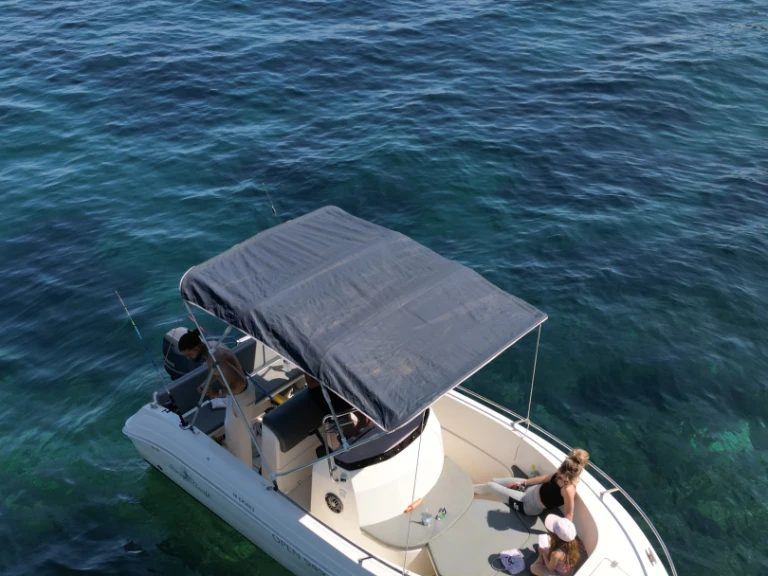 Pronájem Motorová loď Pacific Craft s licencí