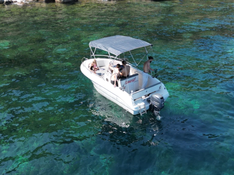 Motorová loď k pronájmu v Mandelieu-la-Napoule za nejlepší cenu