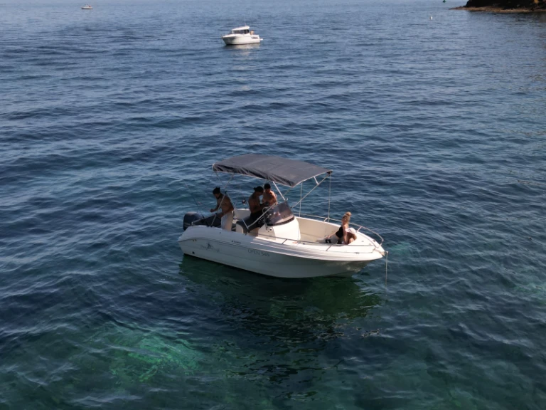 Pacific Craft Pacific Craft 545 Open jednotlivci a charterové společnosti v Mandelieu-la-Napoule