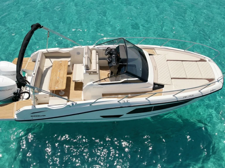 Pronájem Motorová loď Quicksilver s licencí