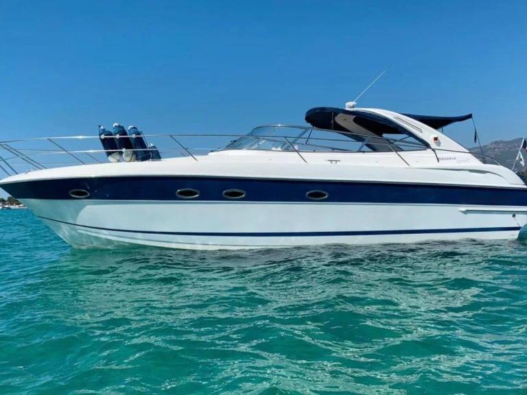 Pronajmout Motorová loď se skipperem či ne Bavaria v Roses