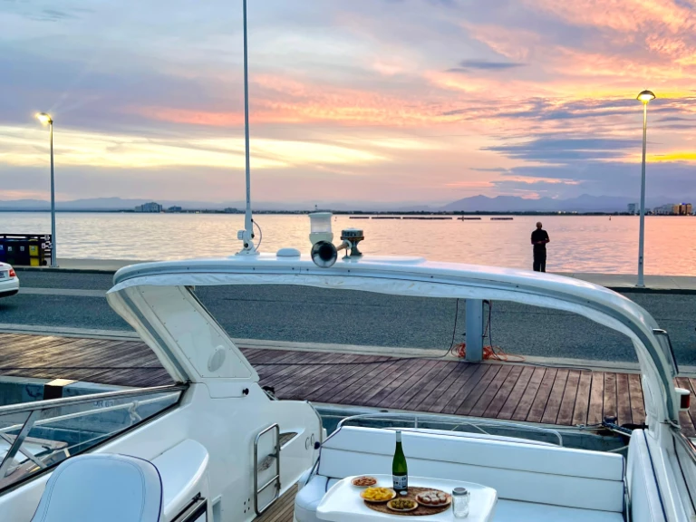 Motorová loď k pronájmu v Roses za nejlepší cenu