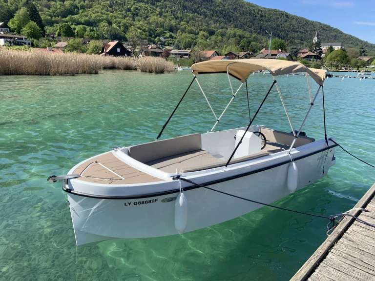 Motorová loď k pronájmu v Sevrier za nejlepší cenu