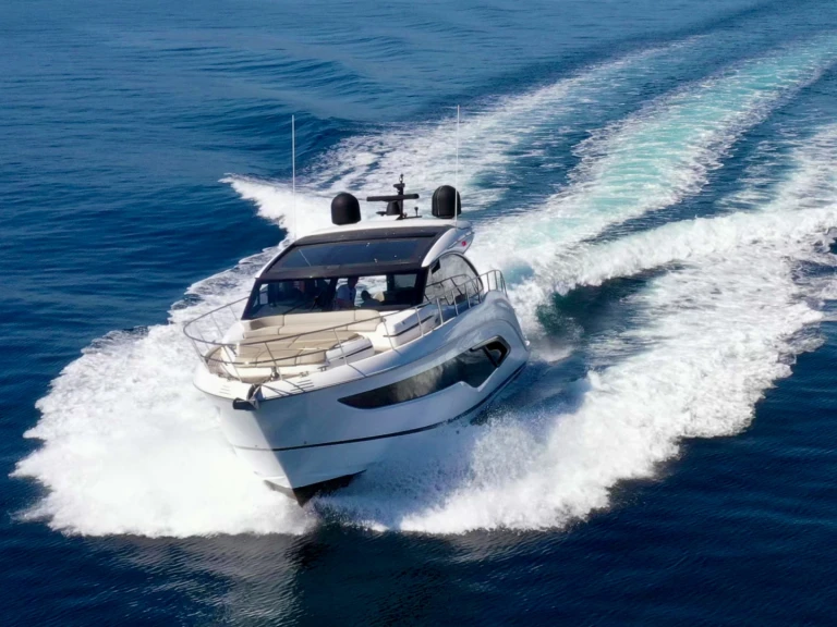 Pronájem jachty v Port Fréjus -Princess Princess V55 na Samboatu