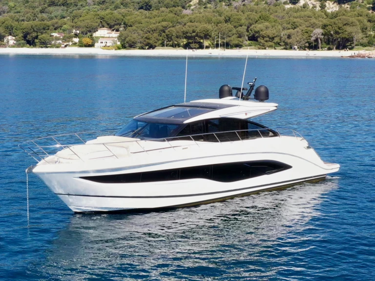 Pronájem lodi Port Fréjus lákavé ceny Princess V55