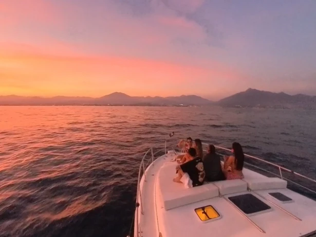 Pronajmout si Sea Ray Sea Ray 370 Sundancer v Marbella